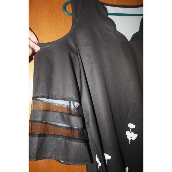 Silky Black Floral Dress Cold Shoulder 3/4 Peek-A-Boo Sleeves Coctail Party NWOT - Picture 2 of 7